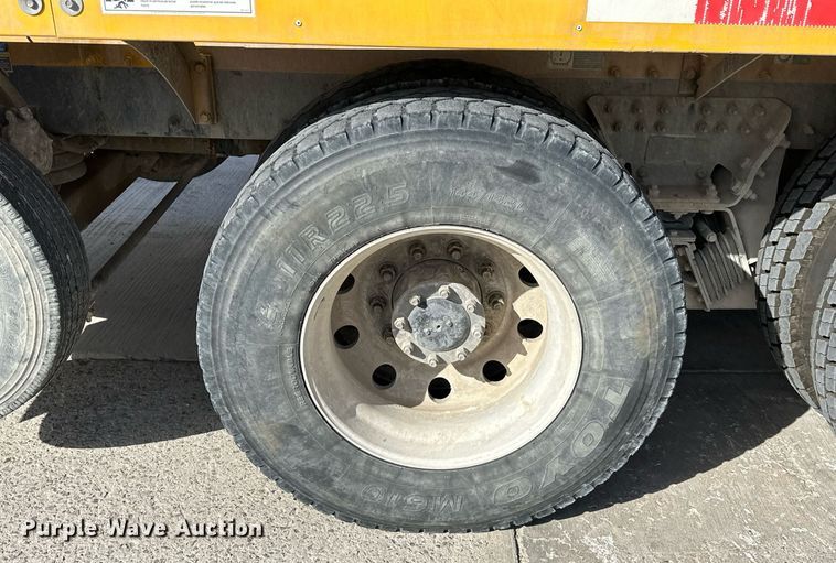 image for item DW5078 2017 Peterbilt 365 ready mix truck