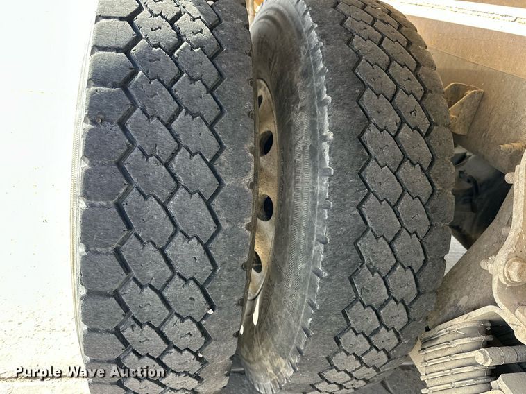 image for item DW5078 2017 Peterbilt 365 ready mix truck