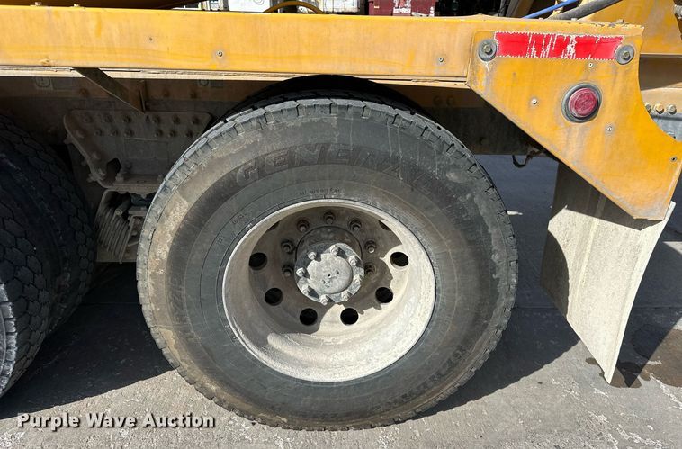 image for item DW5078 2017 Peterbilt 365 ready mix truck