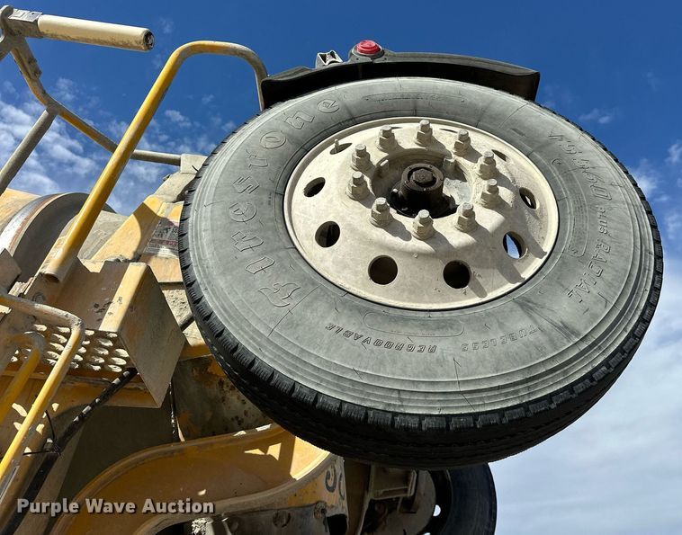 image for item DW5078 2017 Peterbilt 365 ready mix truck