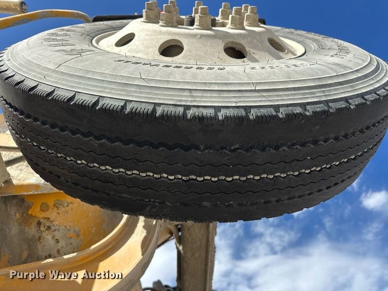 image for item DW5078 2017 Peterbilt 365 ready mix truck