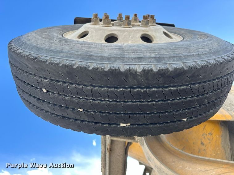 image for item DW5078 2017 Peterbilt 365 ready mix truck