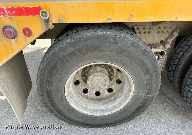 image for item DW5078 2017 Peterbilt 365 ready mix truck