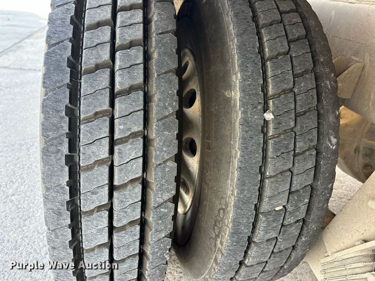 image for item DW5078 2017 Peterbilt 365 ready mix truck