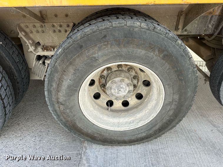 image for item DW5078 2017 Peterbilt 365 ready mix truck