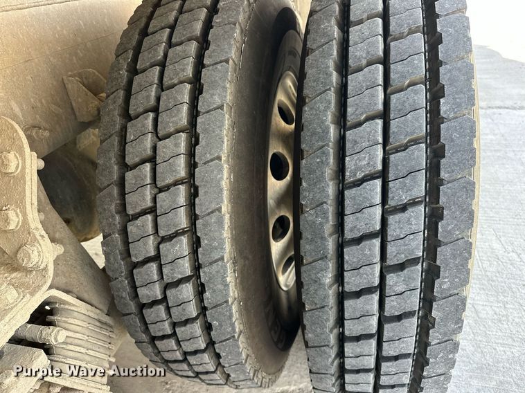 image for item DW5078 2017 Peterbilt 365 ready mix truck