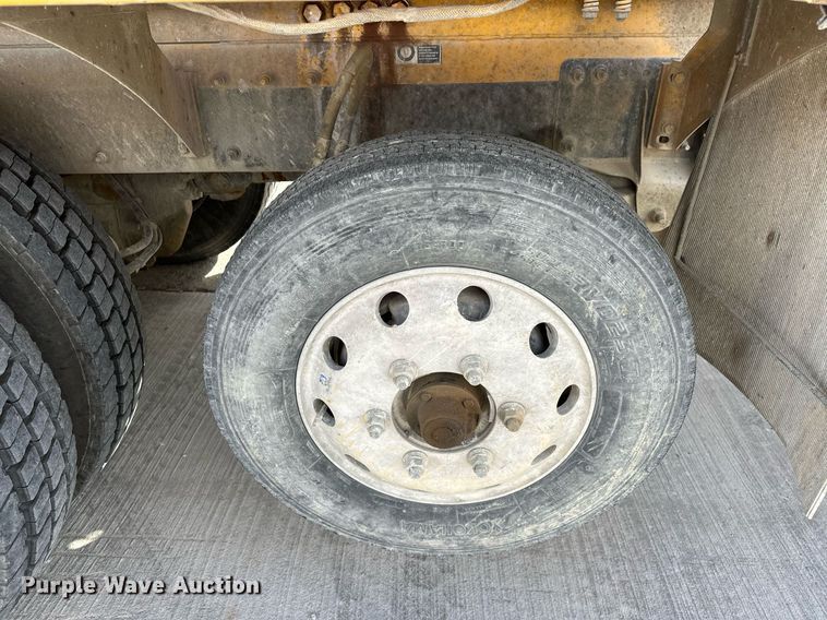 image for item DW5078 2017 Peterbilt 365 ready mix truck