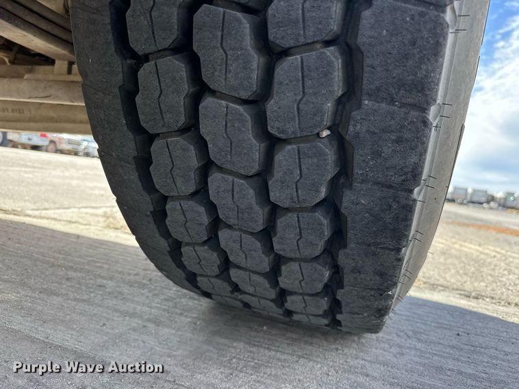 image for item DW5078 2017 Peterbilt 365 ready mix truck