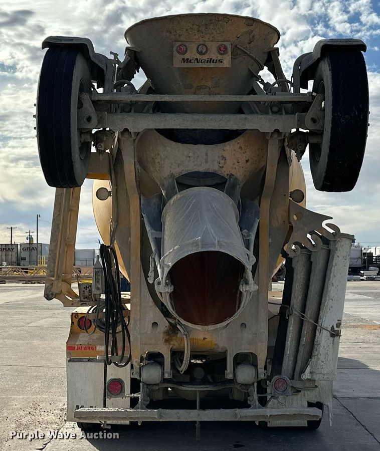 image for item DW5079 2017 Peterbilt 567 ready mix truck