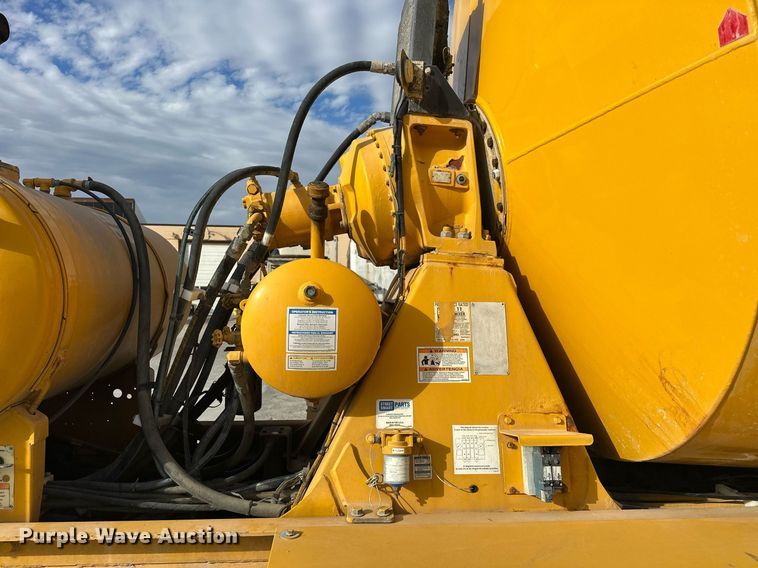 image for item DW5079 2017 Peterbilt 567 ready mix truck