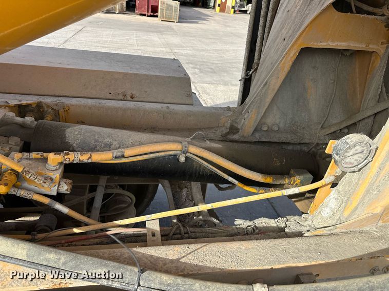 image for item DW5079 2017 Peterbilt 567 ready mix truck