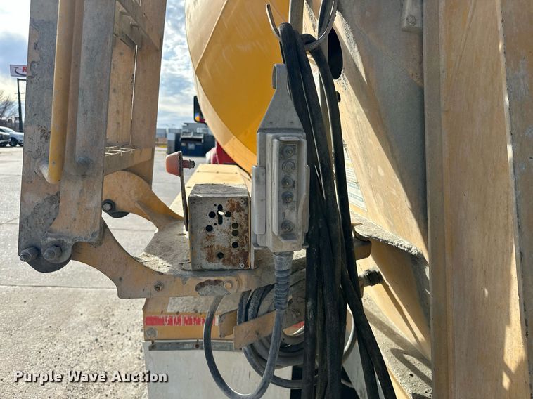 image for item DW5079 2017 Peterbilt 567 ready mix truck