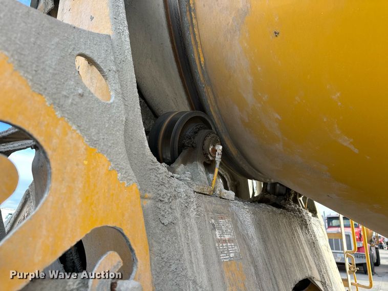 image for item DW5079 2017 Peterbilt 567 ready mix truck