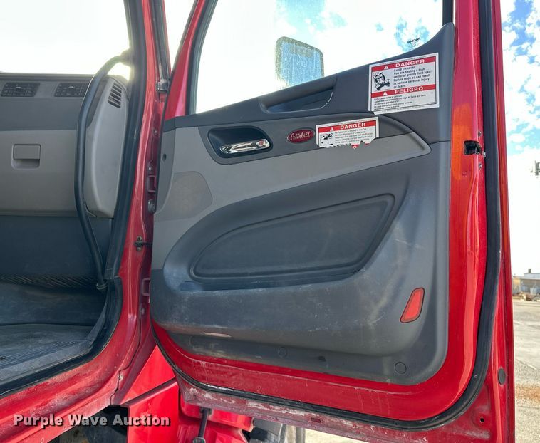 image for item DW5079 2017 Peterbilt 567 ready mix truck