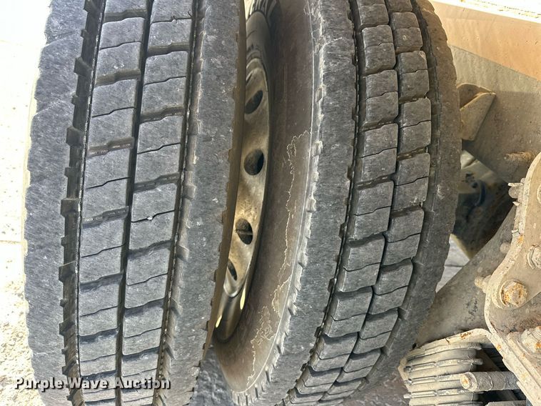 image for item DW5079 2017 Peterbilt 567 ready mix truck