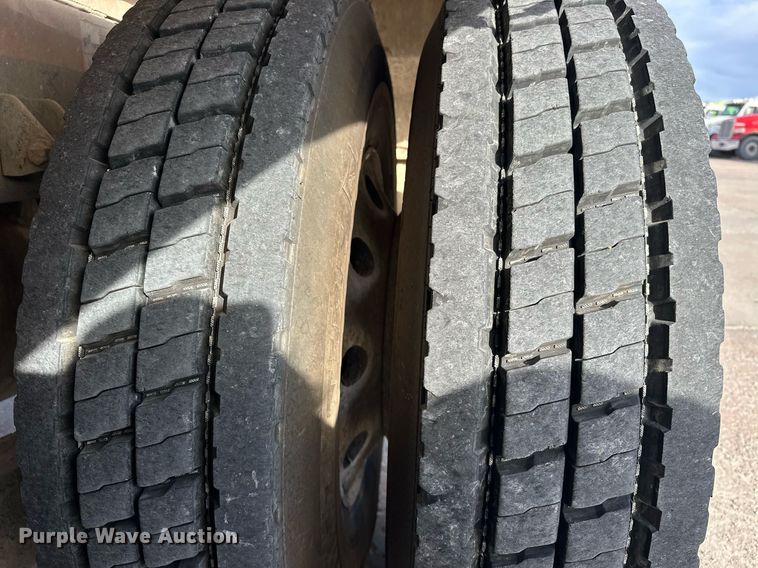 image for item DW5079 2017 Peterbilt 567 ready mix truck