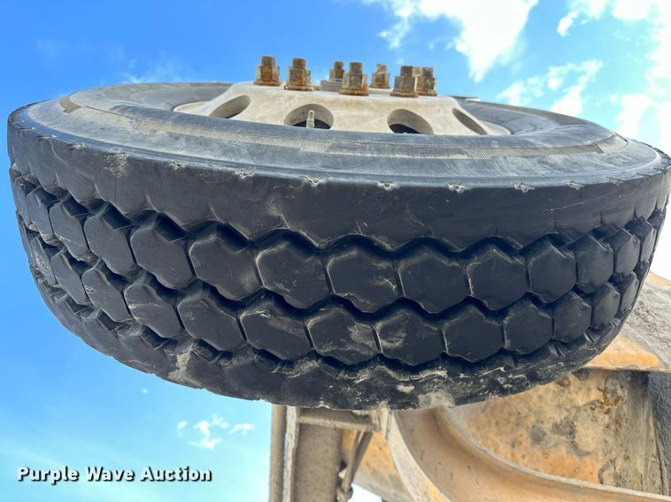 image for item DW5079 2017 Peterbilt 567 ready mix truck