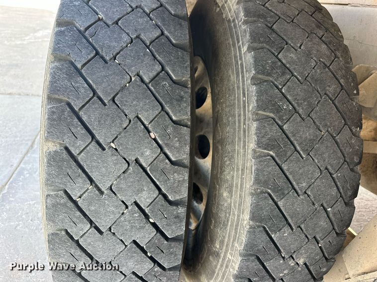 image for item DW5079 2017 Peterbilt 567 ready mix truck