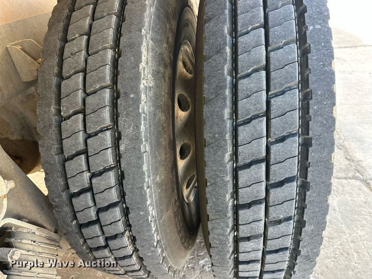 image for item DW5079 2017 Peterbilt 567 ready mix truck