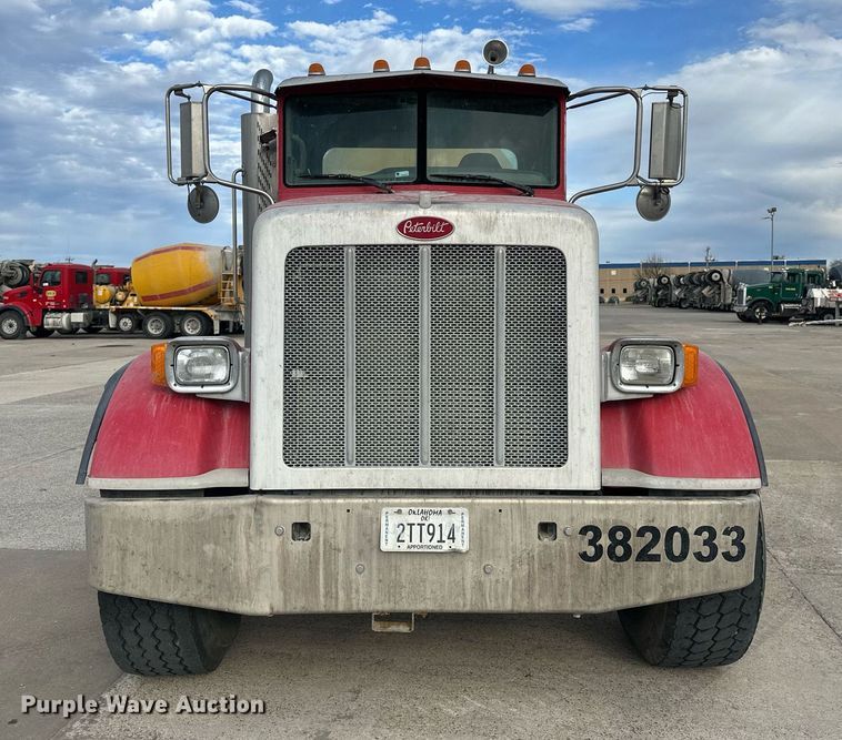 image for item DW5081 2014 Peterbilt 365 ready mix truck