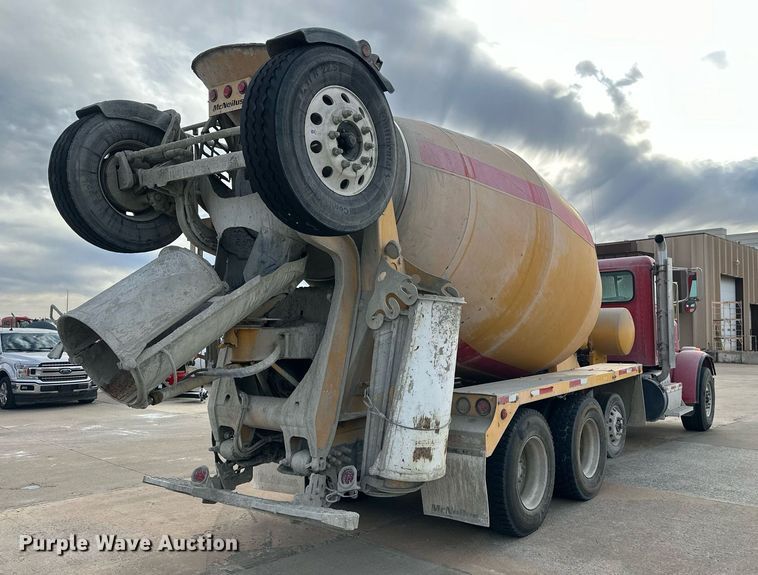 image for item DW5081 2014 Peterbilt 365 ready mix truck