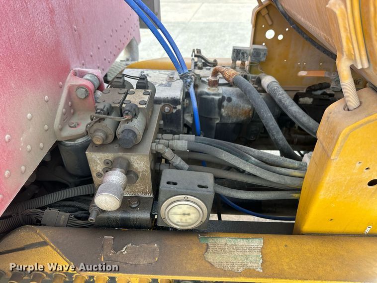 image for item DW5081 2014 Peterbilt 365 ready mix truck