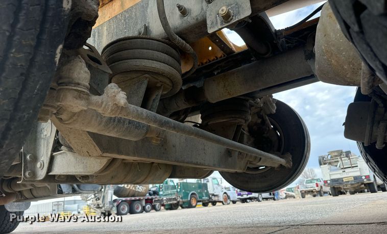 image for item DW5081 2014 Peterbilt 365 ready mix truck