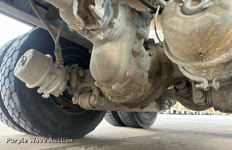 image for item DW5081 2014 Peterbilt 365 ready mix truck