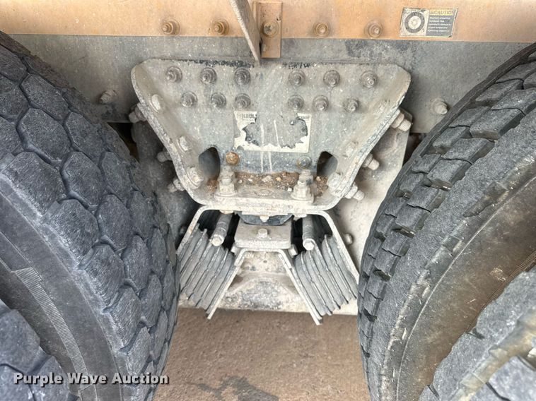 image for item DW5081 2014 Peterbilt 365 ready mix truck