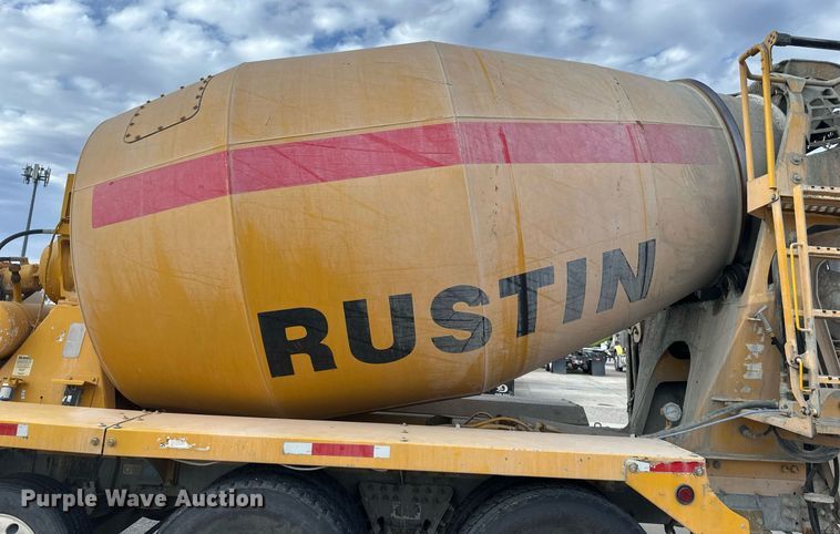 image for item DW5081 2014 Peterbilt 365 ready mix truck