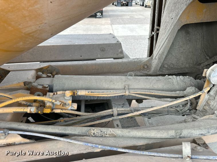 image for item DW5081 2014 Peterbilt 365 ready mix truck