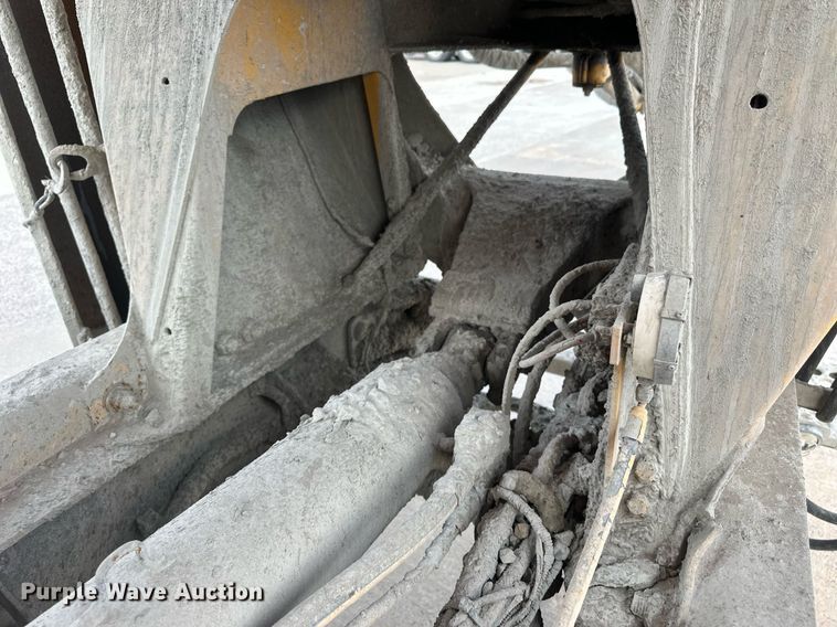 image for item DW5081 2014 Peterbilt 365 ready mix truck