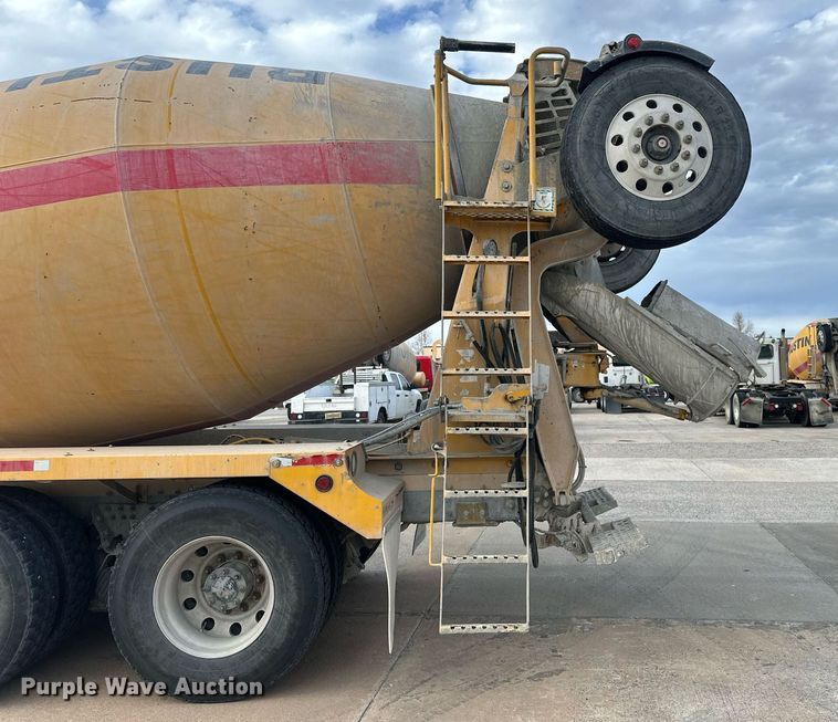 image for item DW5081 2014 Peterbilt 365 ready mix truck