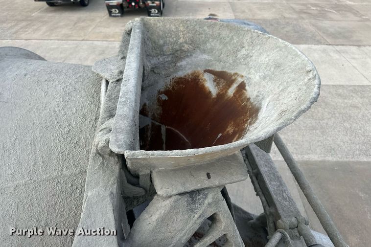 image for item DW5081 2014 Peterbilt 365 ready mix truck