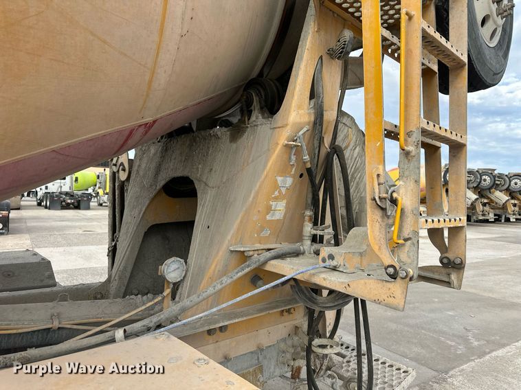 image for item DW5081 2014 Peterbilt 365 ready mix truck