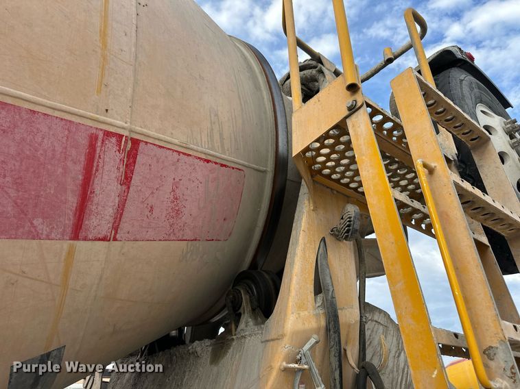 image for item DW5081 2014 Peterbilt 365 ready mix truck