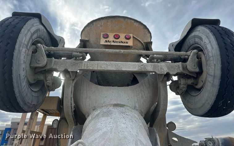 image for item DW5081 2014 Peterbilt 365 ready mix truck