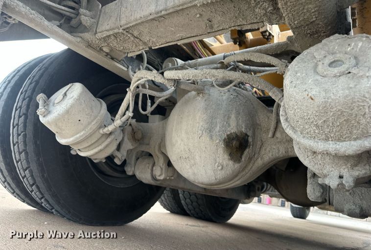 image for item DW5081 2014 Peterbilt 365 ready mix truck