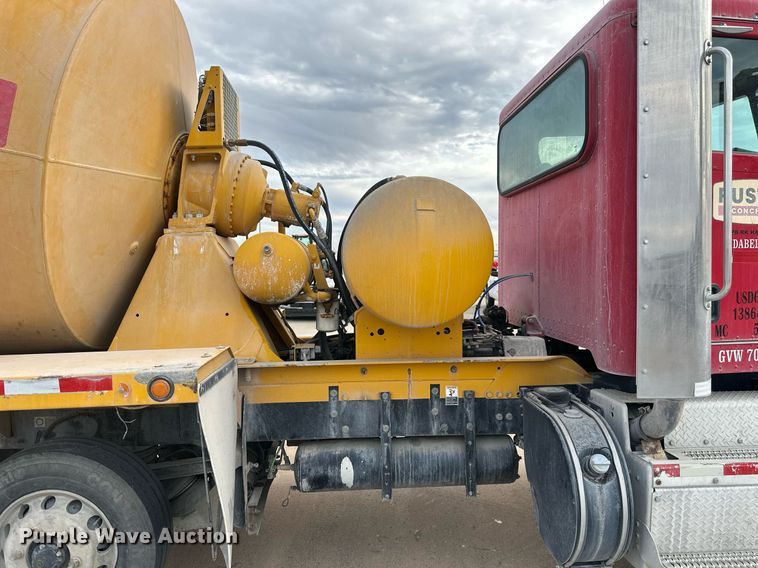 image for item DW5081 2014 Peterbilt 365 ready mix truck