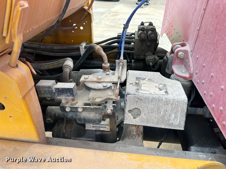 image for item DW5081 2014 Peterbilt 365 ready mix truck