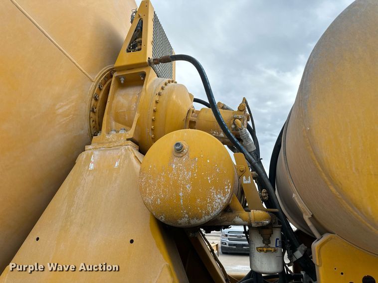 image for item DW5081 2014 Peterbilt 365 ready mix truck