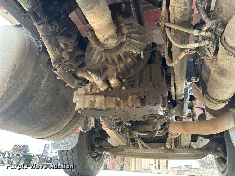 image for item DW5081 2014 Peterbilt 365 ready mix truck