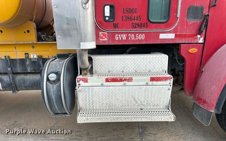 image for item DW5081 2014 Peterbilt 365 ready mix truck