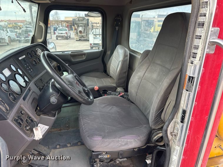 image for item DW5081 2014 Peterbilt 365 ready mix truck