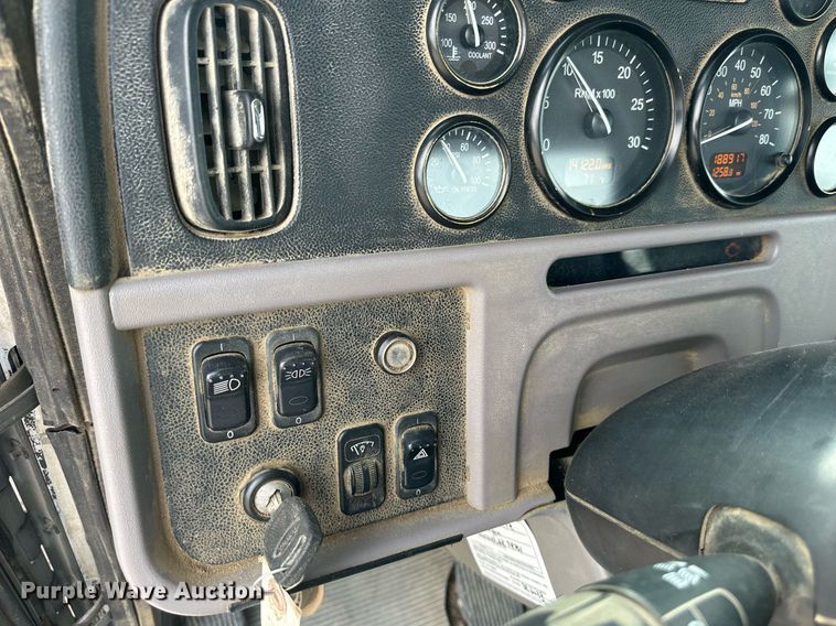 image for item DW5081 2014 Peterbilt 365 ready mix truck