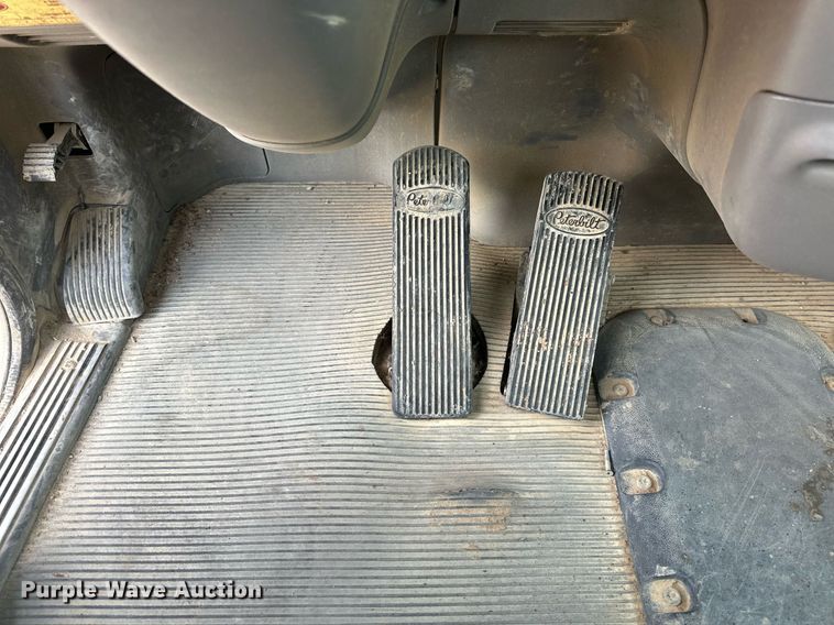 image for item DW5081 2014 Peterbilt 365 ready mix truck