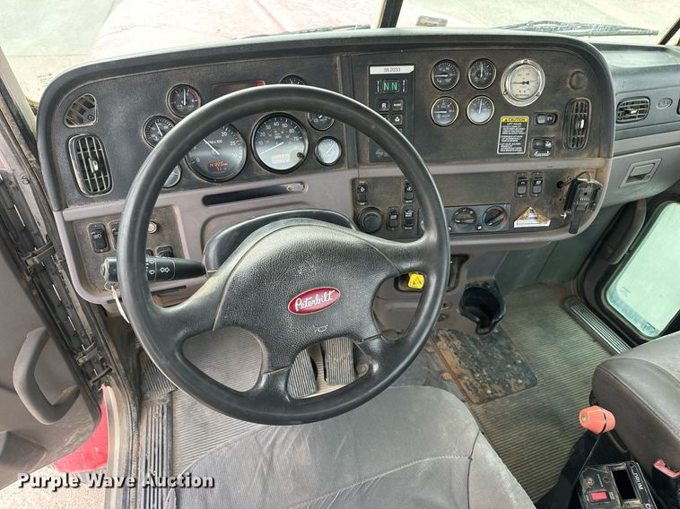 image for item DW5081 2014 Peterbilt 365 ready mix truck