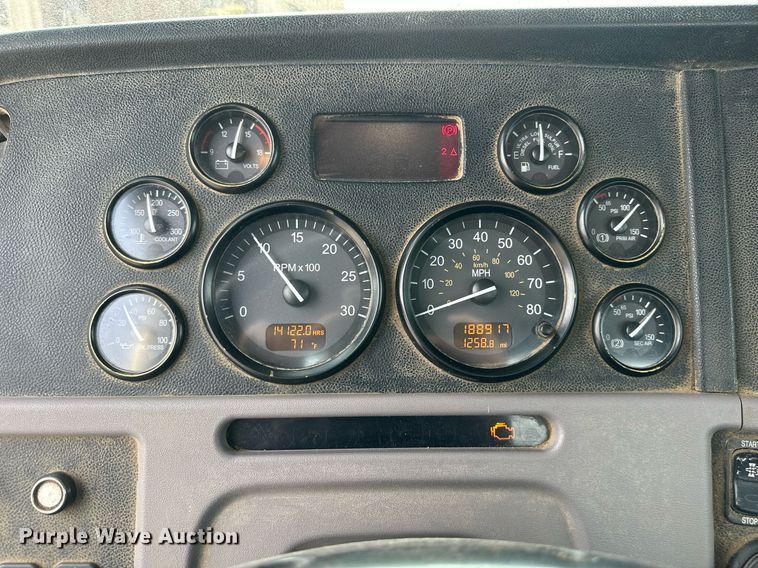 image for item DW5081 2014 Peterbilt 365 ready mix truck