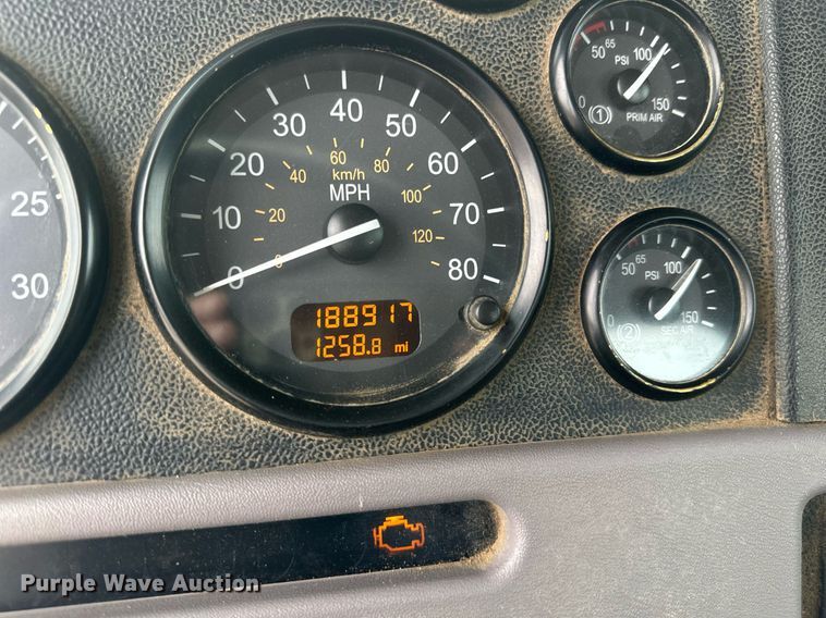 image for item DW5081 2014 Peterbilt 365 ready mix truck