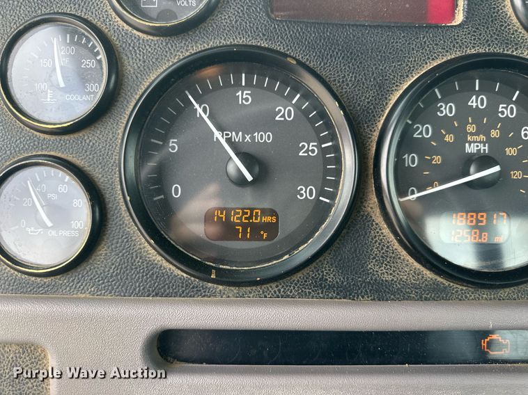 image for item DW5081 2014 Peterbilt 365 ready mix truck